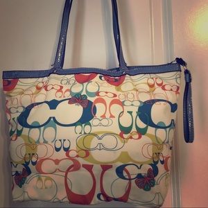 Coach fabric shoulder bag w/patent leather trim